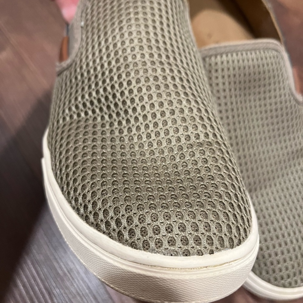 OluKai Pehuea Women's Classic Lightweight Slip-on Sneaker Drop-In Heel Size W 10 - Picture 8 of 9